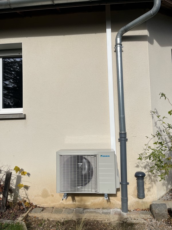 Climatisation DAIKIN GAINABLE MULTIZONE KOOLNOVA + UNITÉ MURALE STYLISH à Lucenay