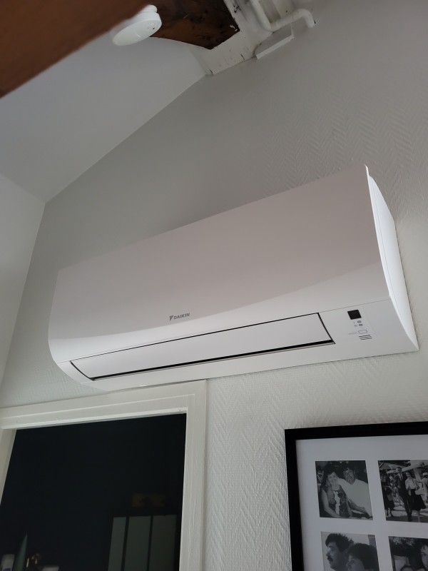 Pose climatisation DAIKIN SENSIRA en toiture à Lyon 