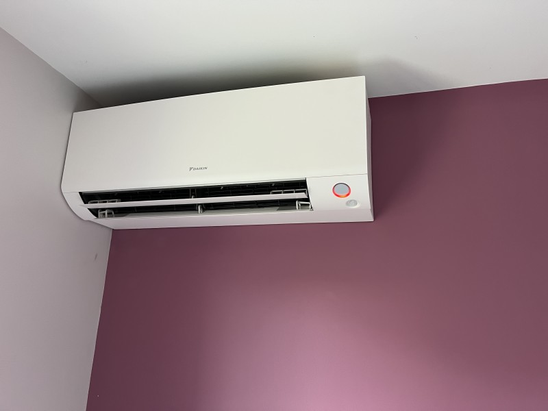 Climatisation DAIKIN STYLISH à Loyettes – Installation bi-split en maison pour 4 336 € TTC