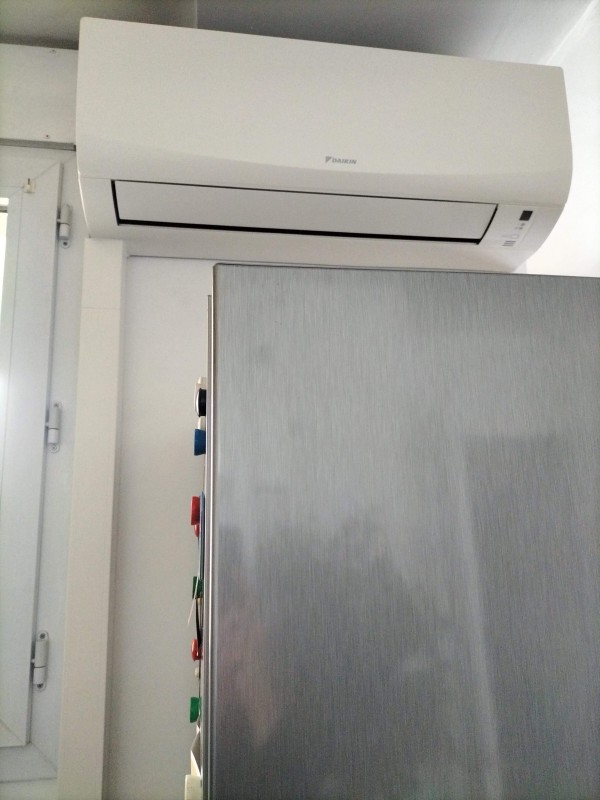 Installation mono split DAIKIN SENSIRA pour studio à Tassin la Demie Lune