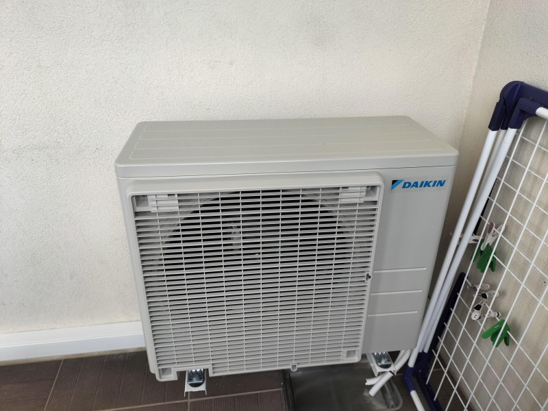 Installation mono split DAIKIN SENSIRA pour studio à Tassin la Demie Lune