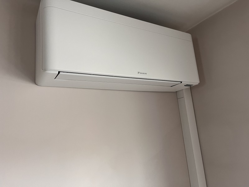 Climatisation DAIKIN STYLISH à Lyon 8 : installation tri-split en appartement avec pilotage connecté – 7 634 € TTC