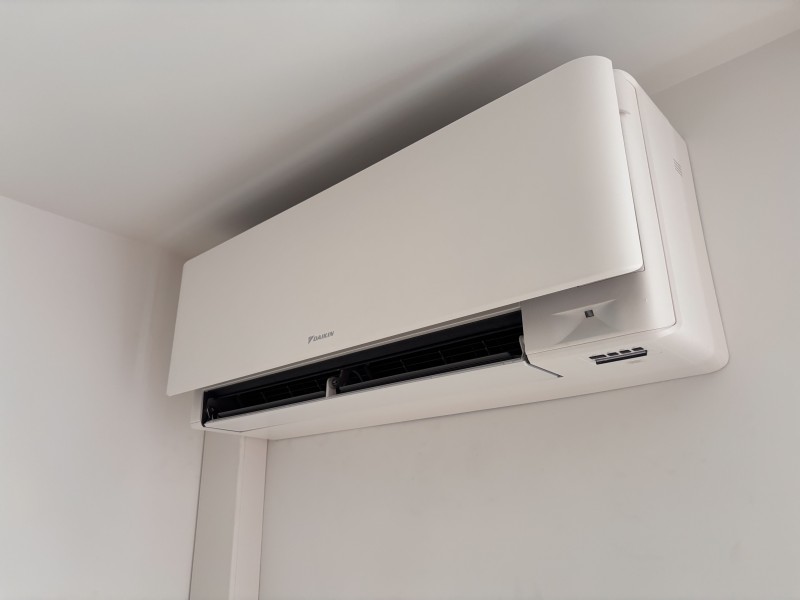 Climatisation DAIKIN STYLISH à Lyon : installation bi-split 5 kW avec 2 unités murales pour un budget de 4 492 € TTC