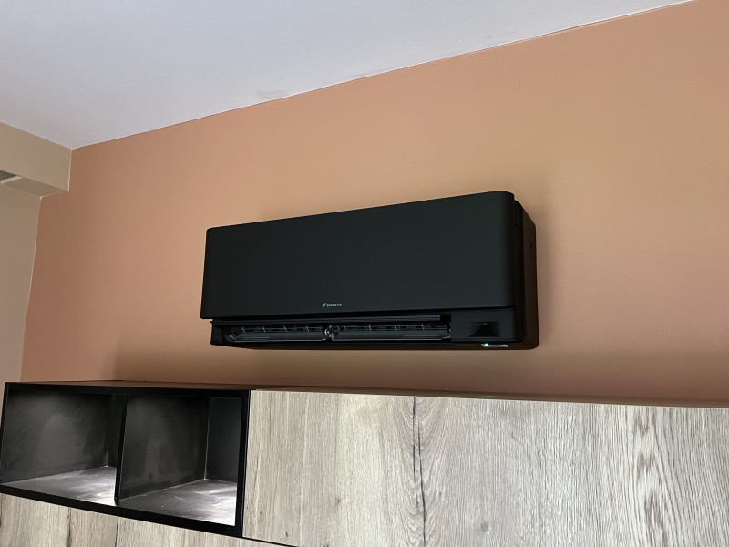 Climatisation DAIKIN STYLISH BLACK à Ambronay : installation par ATMEO – budget 3 893 € TTC