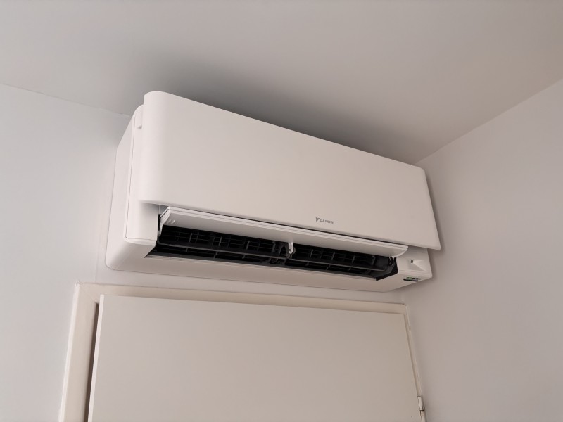 Climatisation DAIKIN STYLISH à Villeurbanne : installation quadri-split 6,8 kW avec 4 unités intérieures pour un budget de 9 300 € TTC