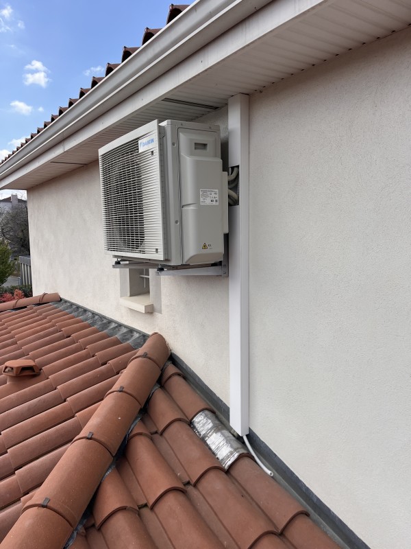 Climatisation DAIKIN STYLISH à Décines-Charpieu (69150) – Installation gainable + unité murale – Budget 9 720 € TTC