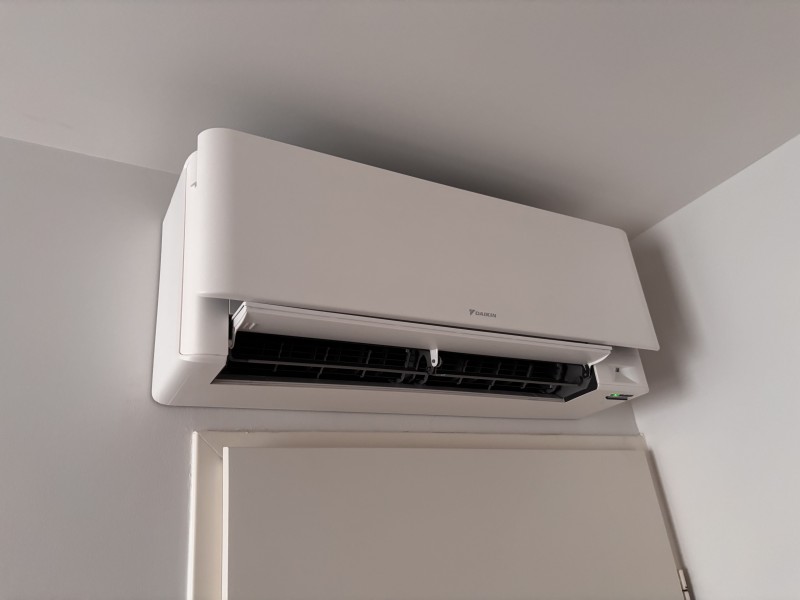 Climatisation DAIKIN STYLISH à Villeurbanne : installation quadri-split 6,8 kW avec 4 unités intérieures pour un budget de 9 300 € TTC