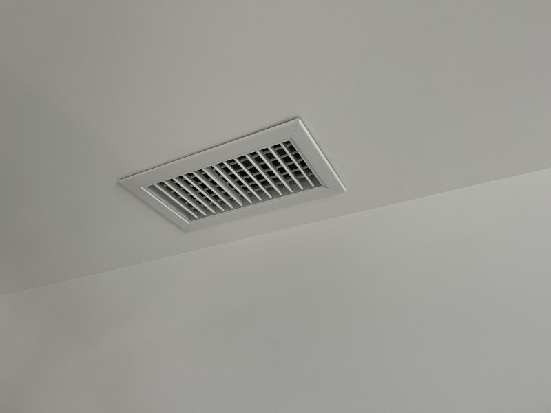 

Installation d’une climatisation reversible DAIKIN gainable multizone AIRZONE pour une maison de 120 m2 à Bourg en Bresse.