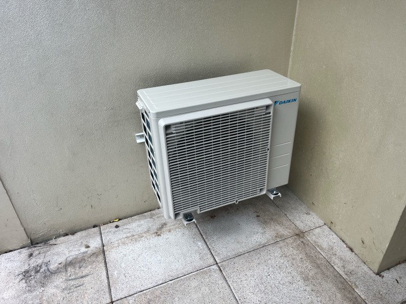 Installation climatisation DAIKIN SENSIRA pour salon de 35m2 à Villeurbanne 