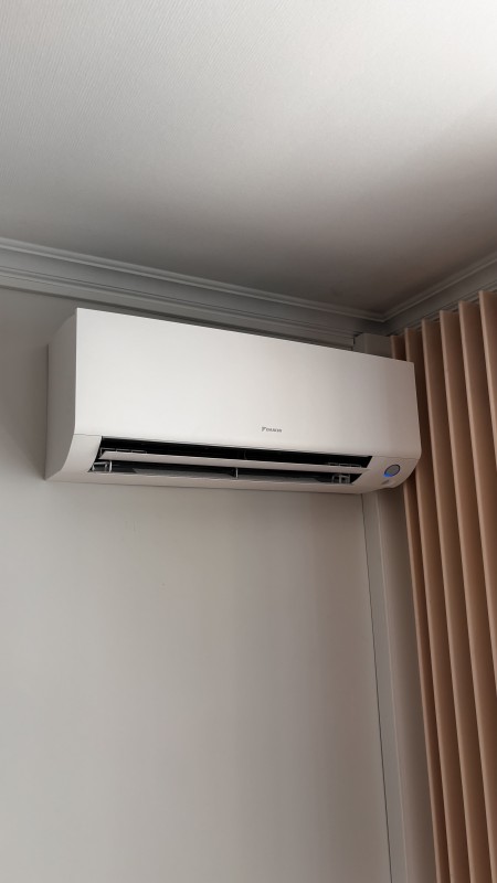 Climatisation DAIKIN PERFERA 3,5 kW à Lyon (69008) : installation de pompe à chaleur air air pour appartement – Budget 3 031 € TTC