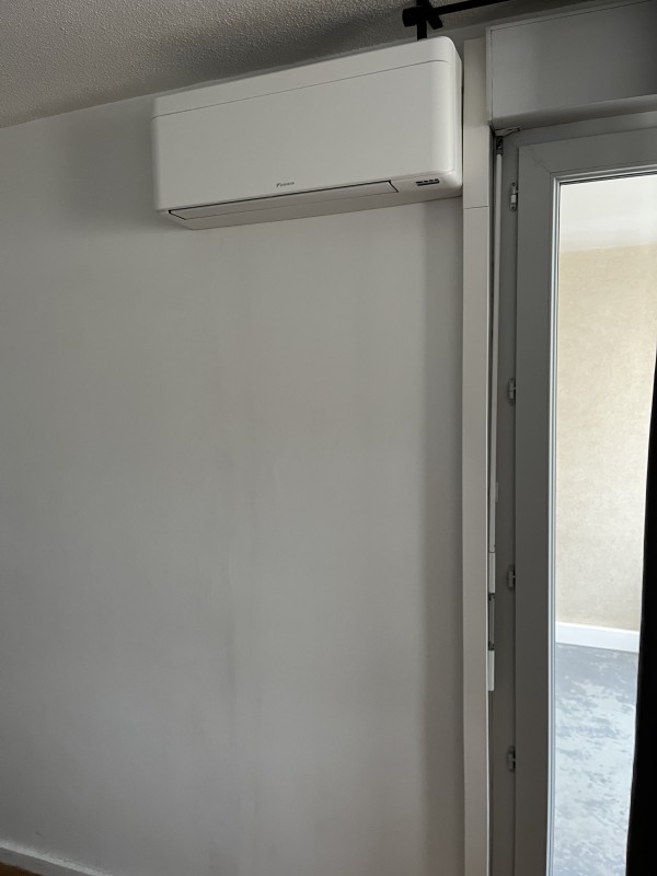 Pose climatisation multi split DAIKIN STYLISH appartement 90m2 à Amberieu en Bugey