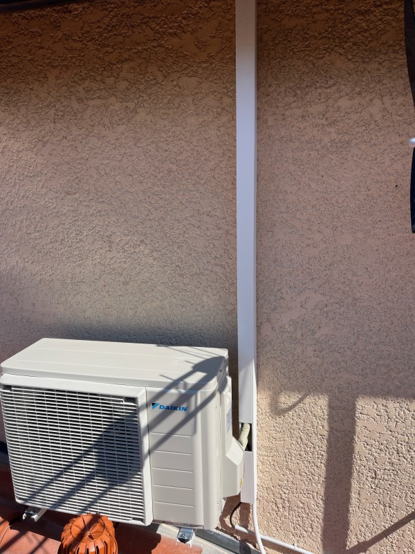 Installation de deux climatisations mono split DAIKIN STYLISH à Lentilly 