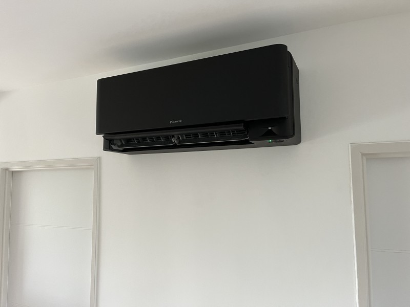 Installation climatisation DAIKIN STYLISH à Villieu-Loyes-Mollon – Multi-split 7,4 kW + gainable 3,5 kW – 10 940 € TTC